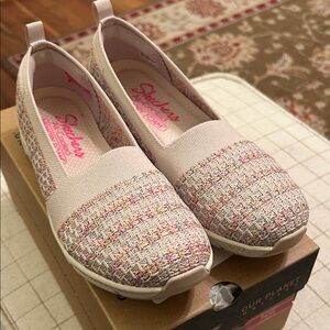 Skechers Women's Pink Multicolor Flats/6M in original box.
